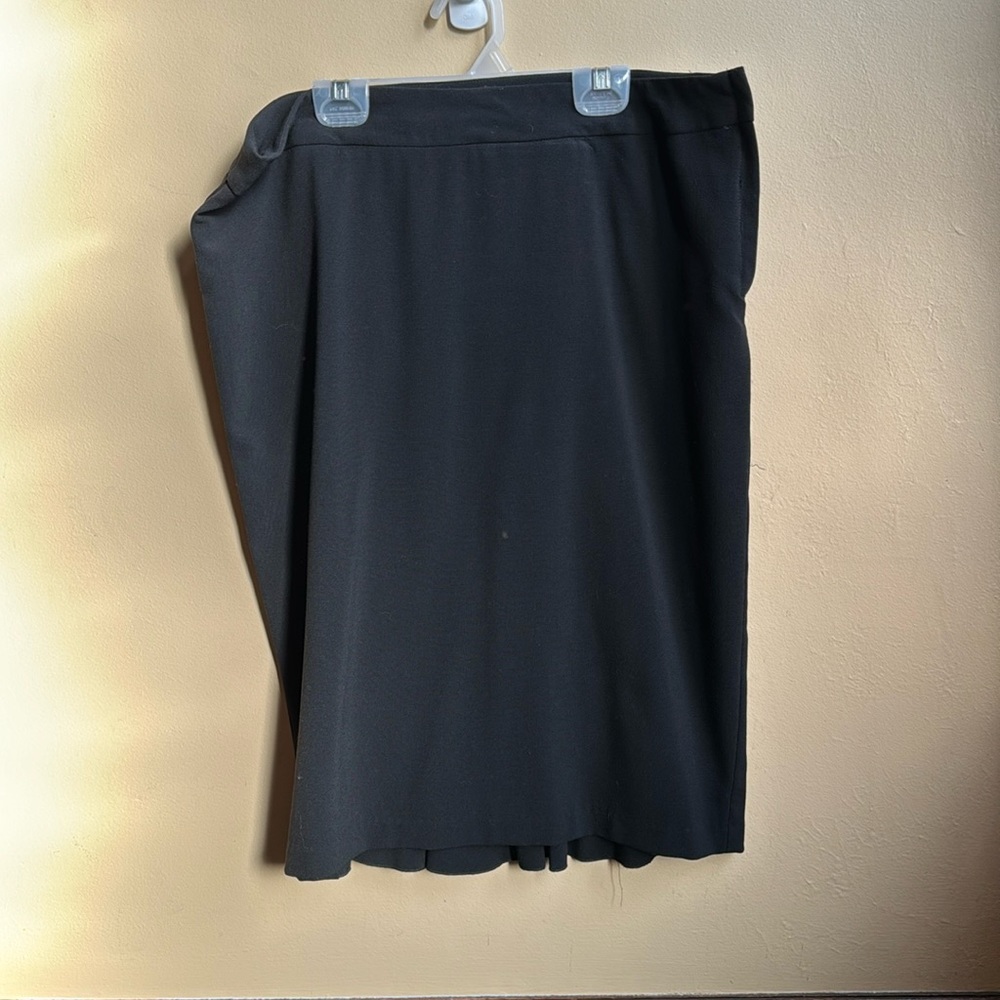 Temped back ruffle pencil skirt